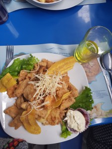 سمك مقلي على الطريقة البيروفية